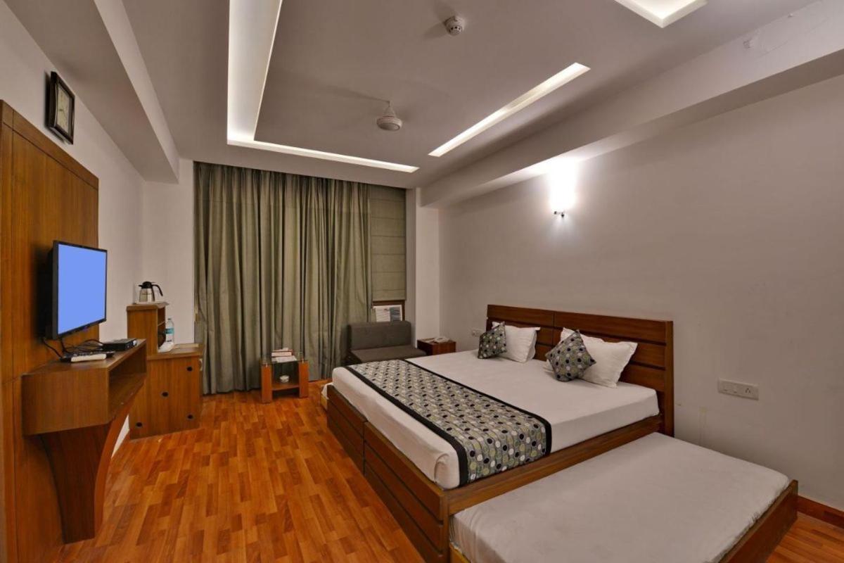 Modi Hotel & Resorts Pinjaur Exterior photo