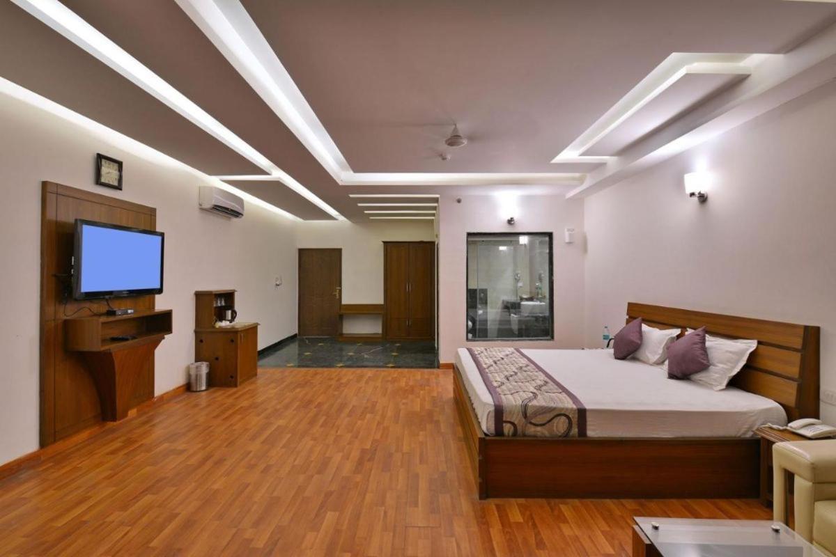 Modi Hotel & Resorts Pinjaur Exterior photo
