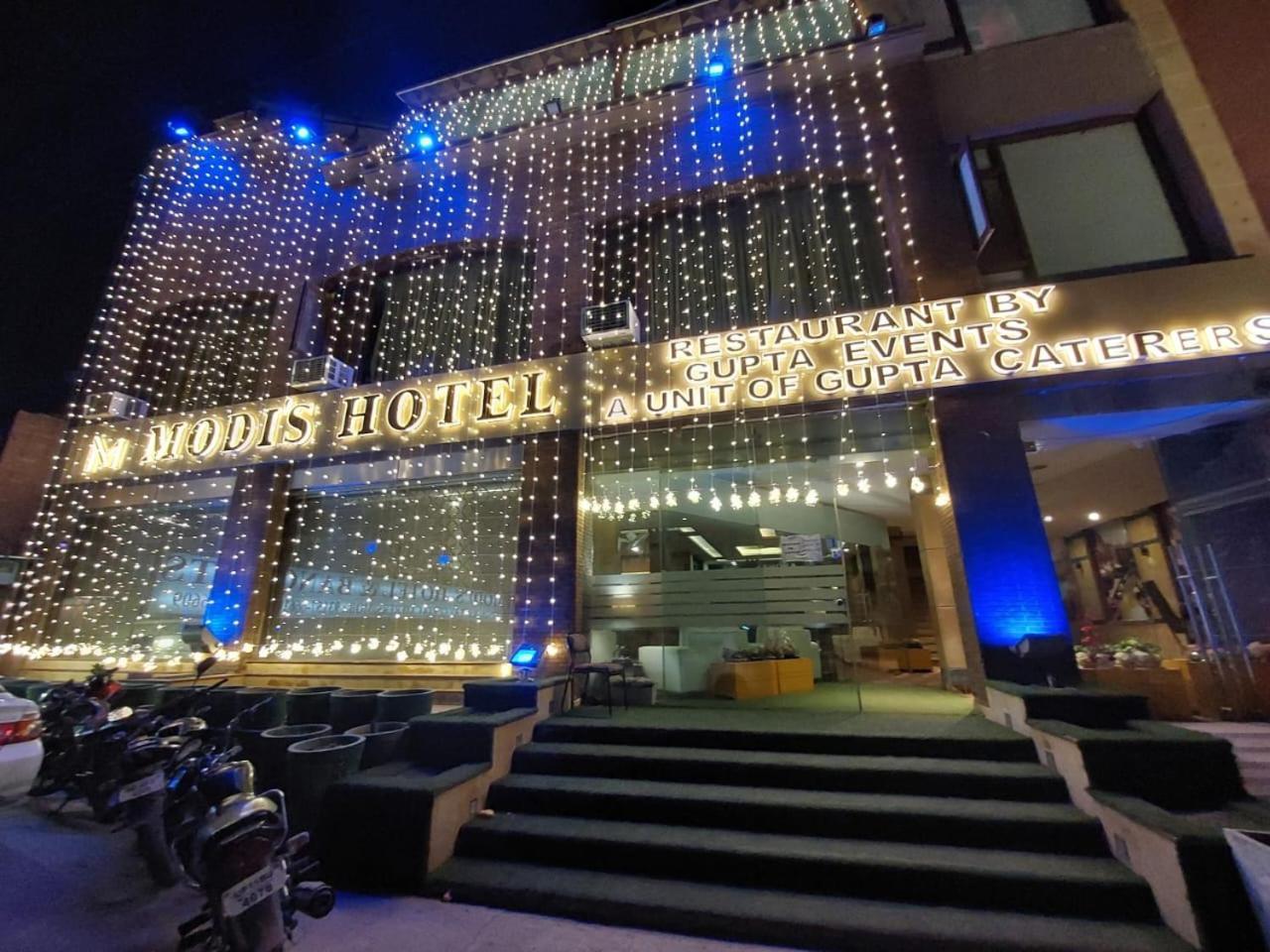Modi Hotel & Resorts Pinjaur Exterior photo