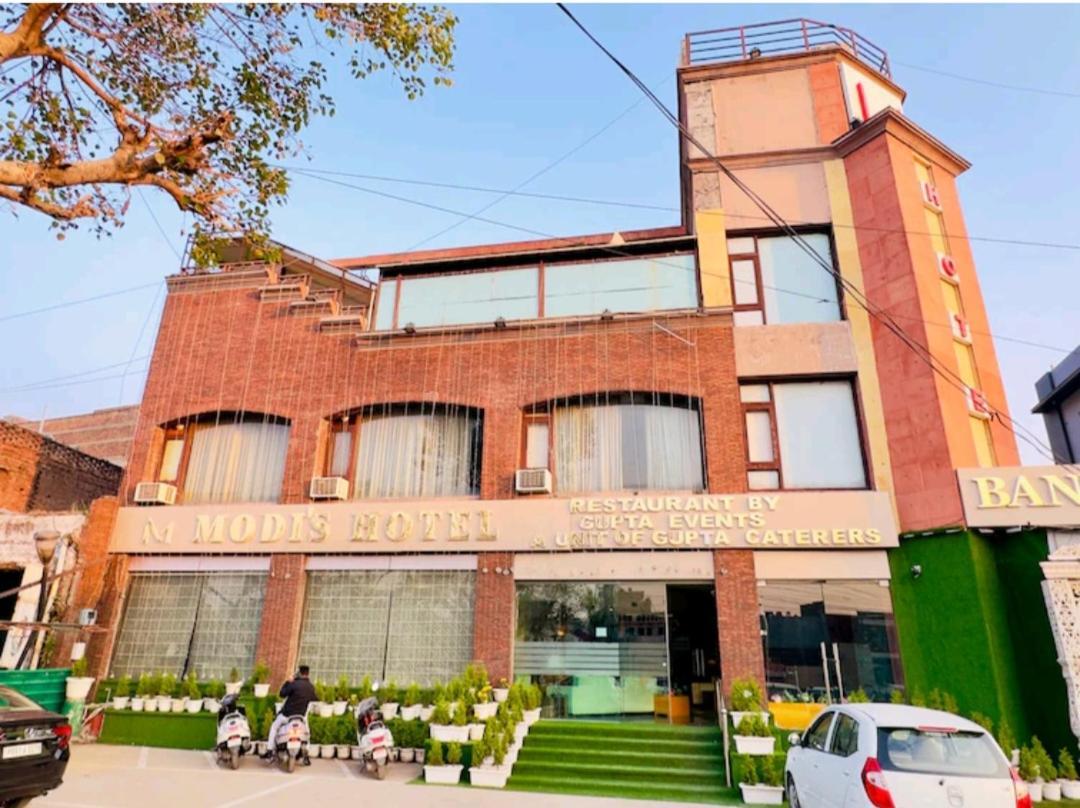 Modi Hotel & Resorts Pinjaur Exterior photo