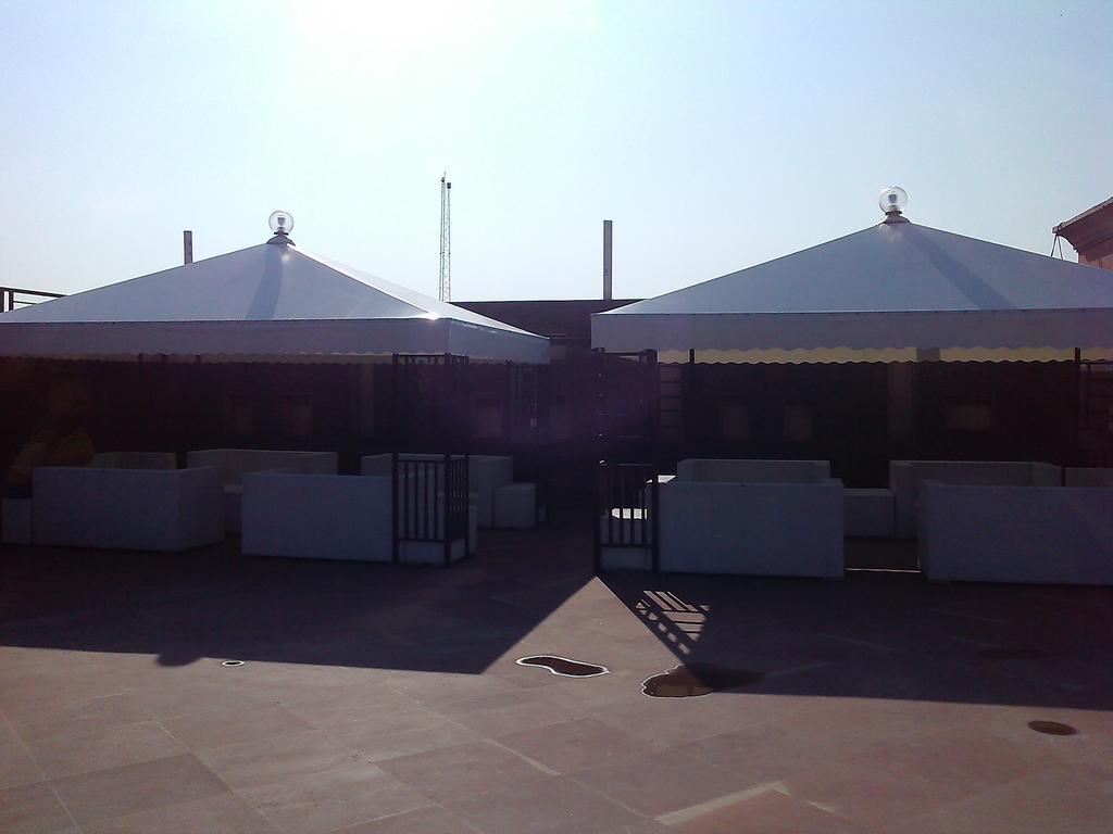 Modi Hotel & Resorts Pinjaur Exterior photo