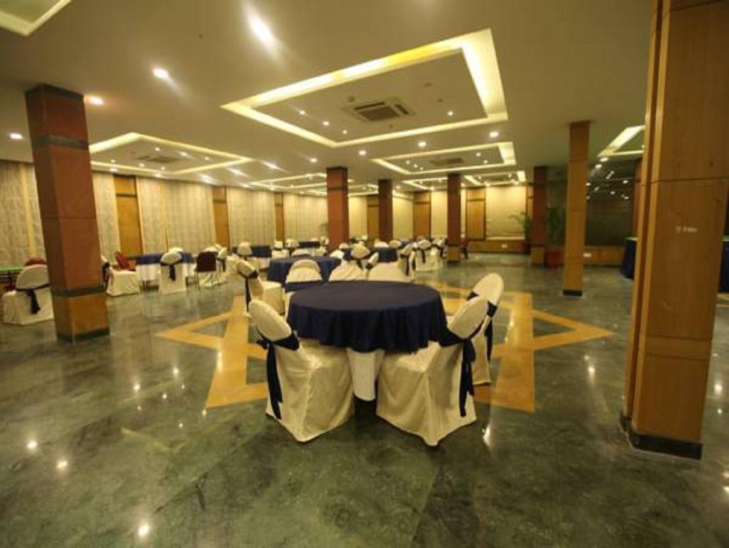 Modi Hotel & Resorts Pinjaur Exterior photo