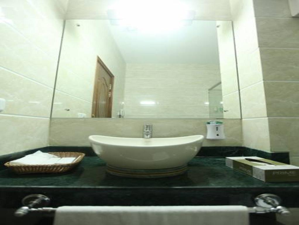 Modi Hotel & Resorts Pinjaur Exterior photo