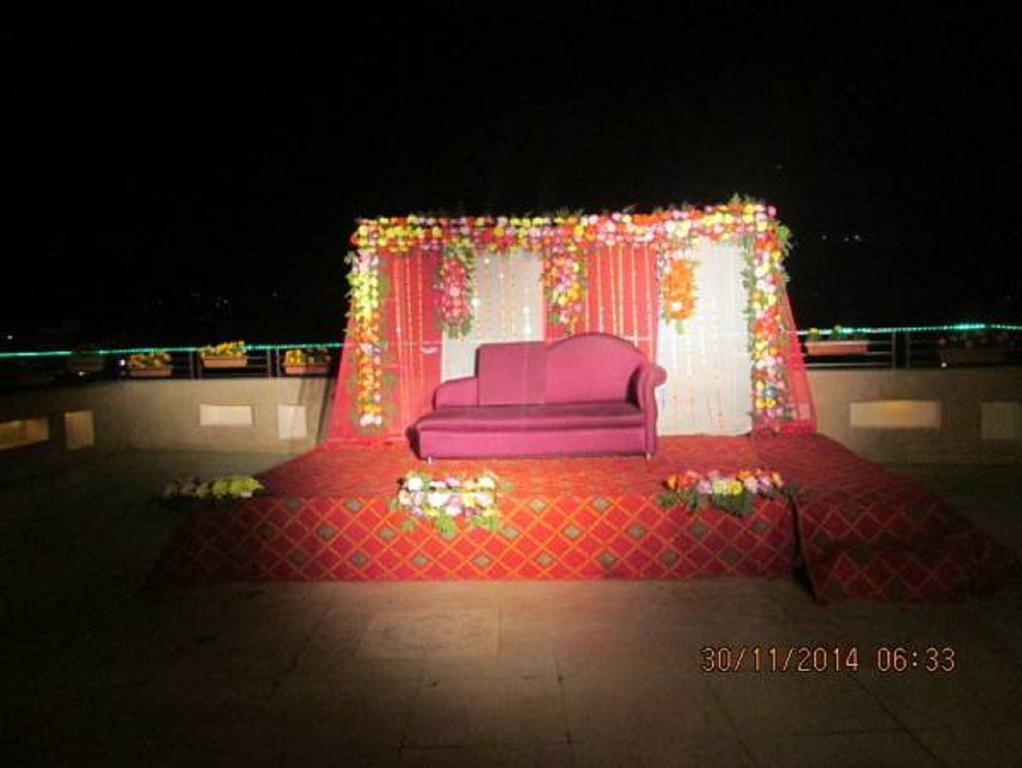 Modi Hotel & Resorts Pinjaur Exterior photo