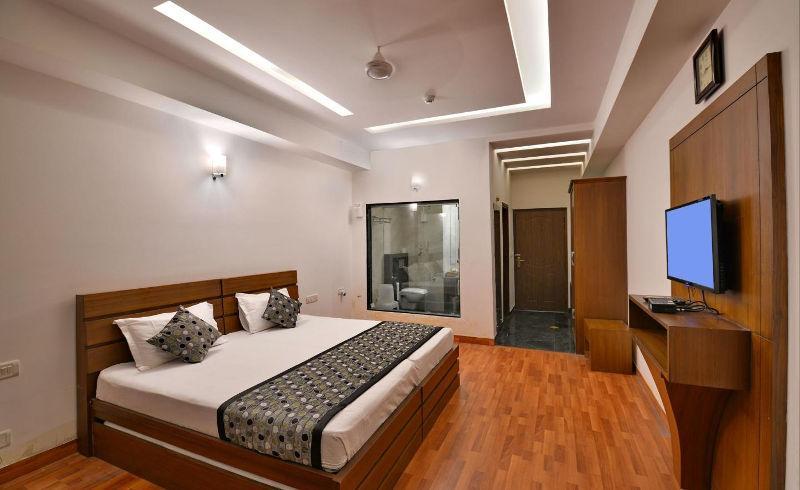 Modi Hotel & Resorts Pinjaur Exterior photo