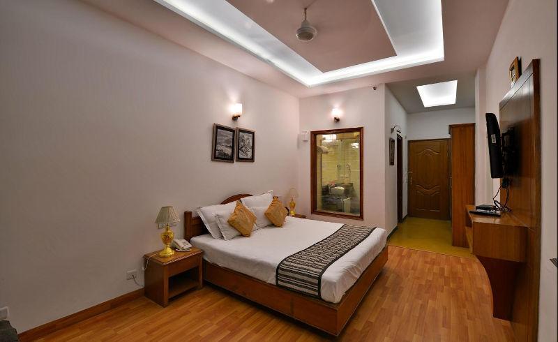 Modi Hotel & Resorts Pinjaur Exterior photo