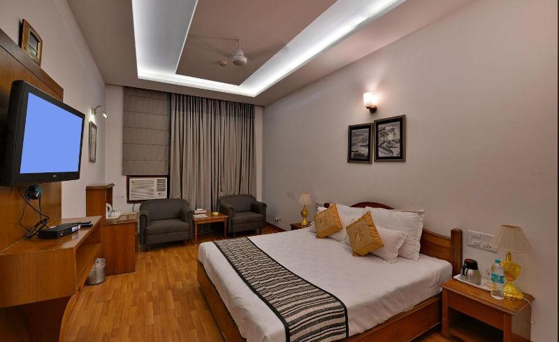Modi Hotel & Resorts Pinjaur Exterior photo