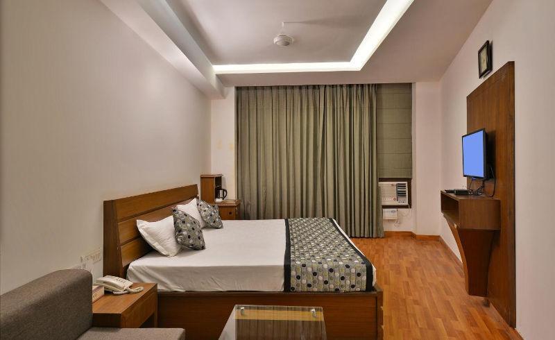 Modi Hotel & Resorts Pinjaur Exterior photo